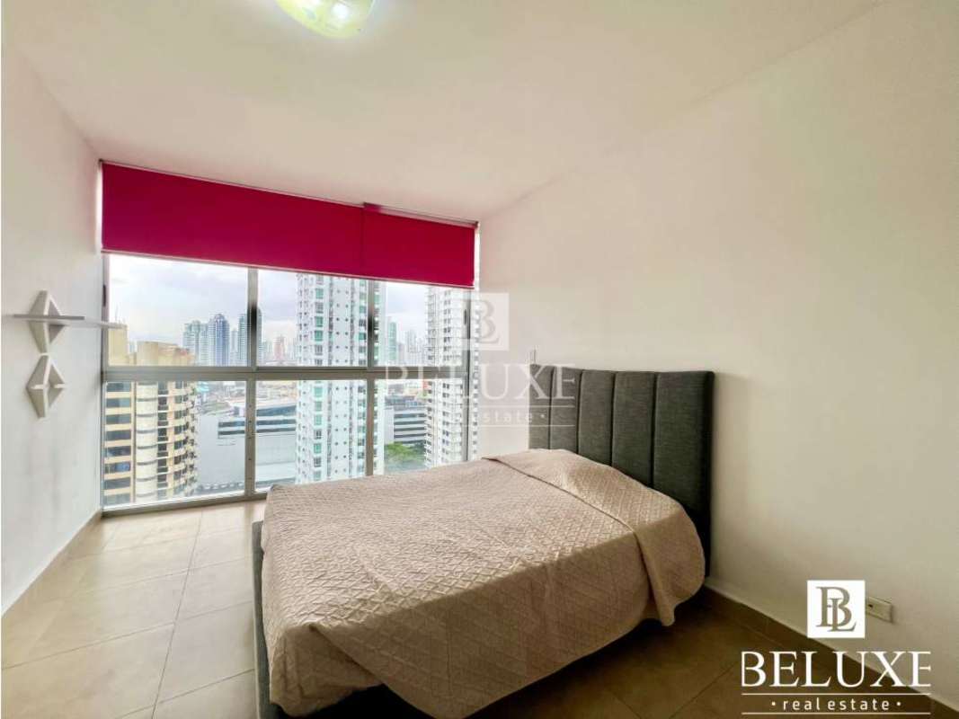 Bedroom with panoramic window, city view, in PH The One Tower Panama