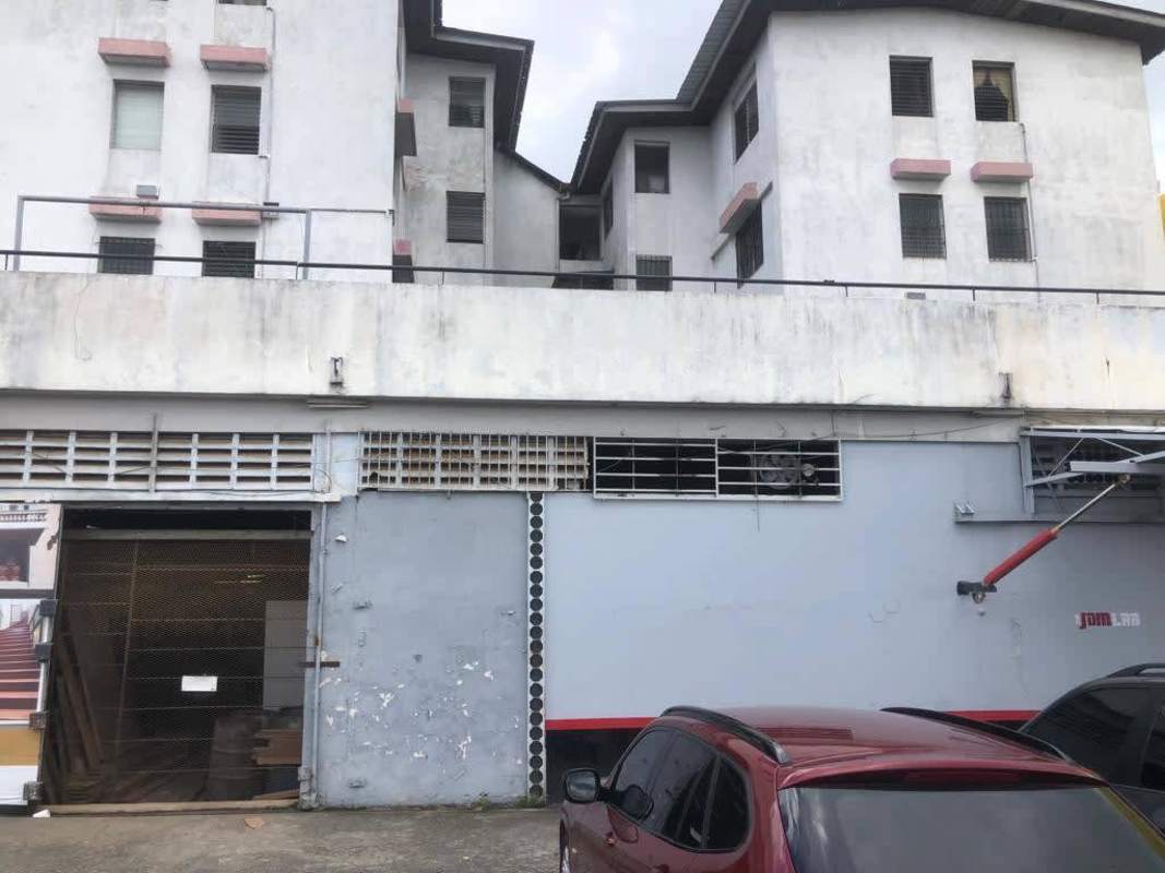 Indoor parking or working area inside galera warehouse for sale Panama