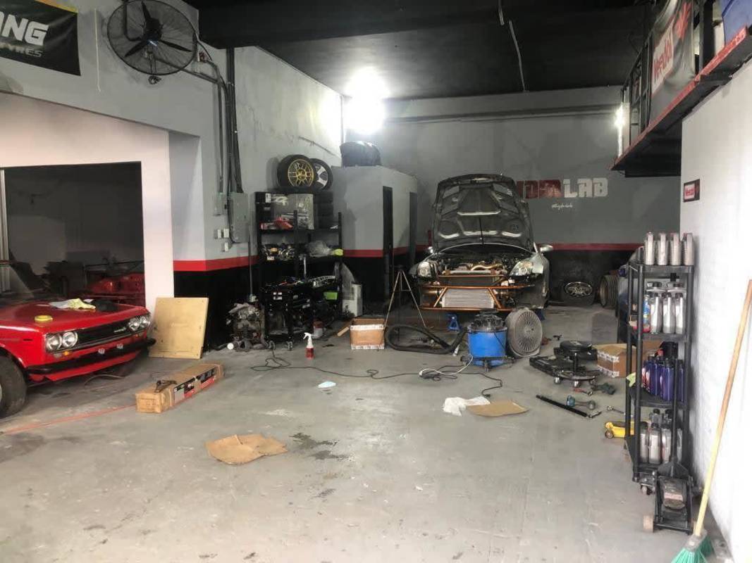 Industrial workshop with high ceiling inside galera warehouse for sale Rio Abajo