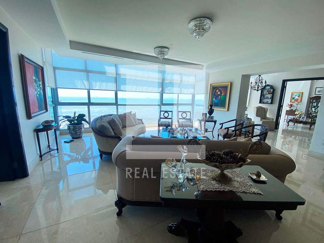 Spacious master bedroom with ensuite and ocean views Ten Tower Costa del Este