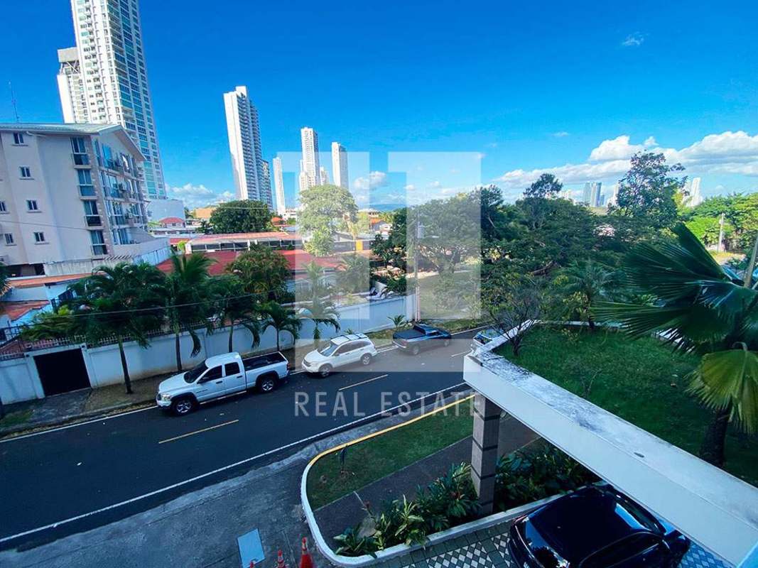 Balcony panorama overlooking palm trees and skyline PH Coco Palace Panama