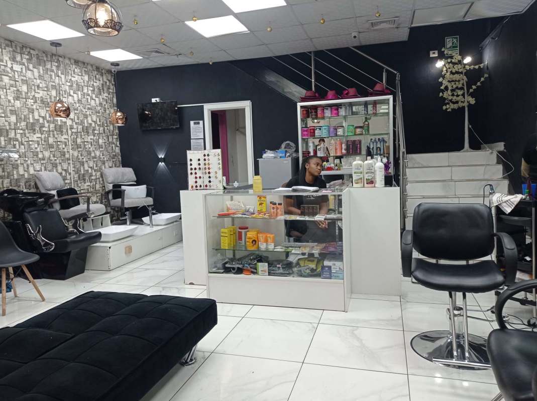 Retail and salon setup with reception area, chairs, decor at Mega Mall Panama