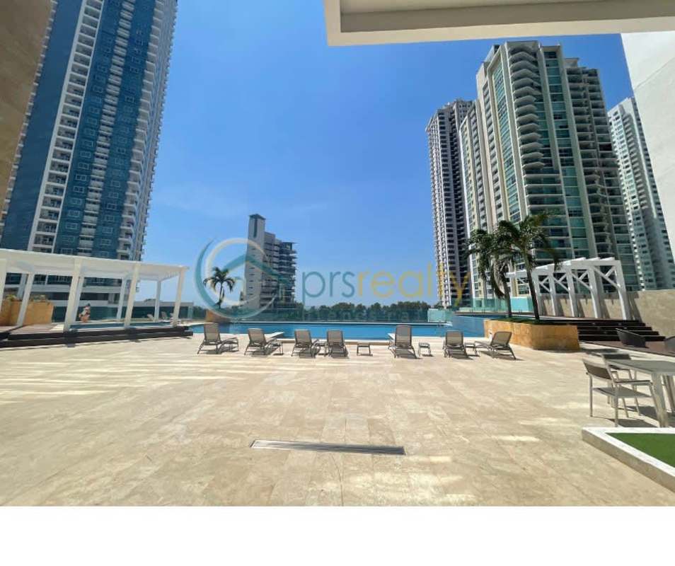 Infinity pool and sun deck overlooking the Panama City skyline at PH Titanium Costa del Este