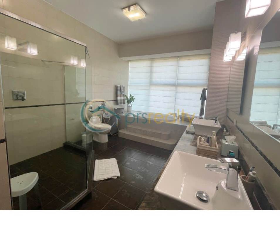 Spacious living dining room with modern design and built-in bar at PH Titanium Panama