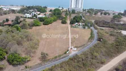 Coastal land near beach resorts with Pacific Ocean access in Panama
