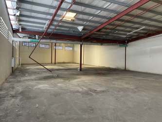 Parking area and loading bay for container trucks at Colón Free Zone warehouse