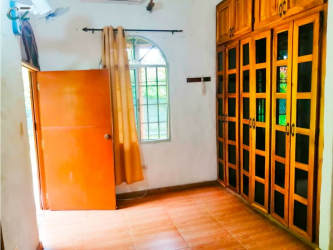 Bedroom split AC wood wardrobe arched window Penonomé Coclé estate