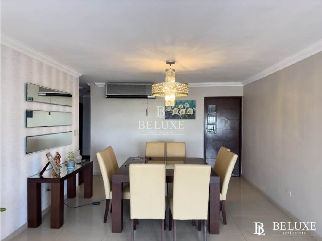 Laundry area with sink and storage in PH Country Park San Francisco Panama