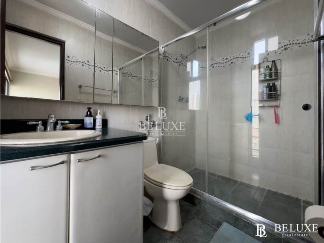 Contemporary bathroom with shower glass doors and ceramic elements in PH Country Park