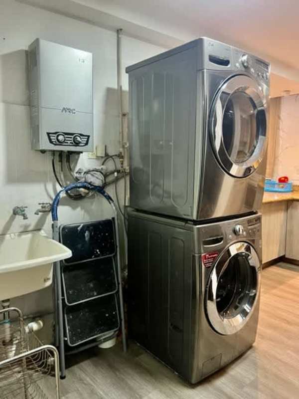 Dining space with panoramic windows overlooking Panama City PH Barlovento Punta Paitilla
