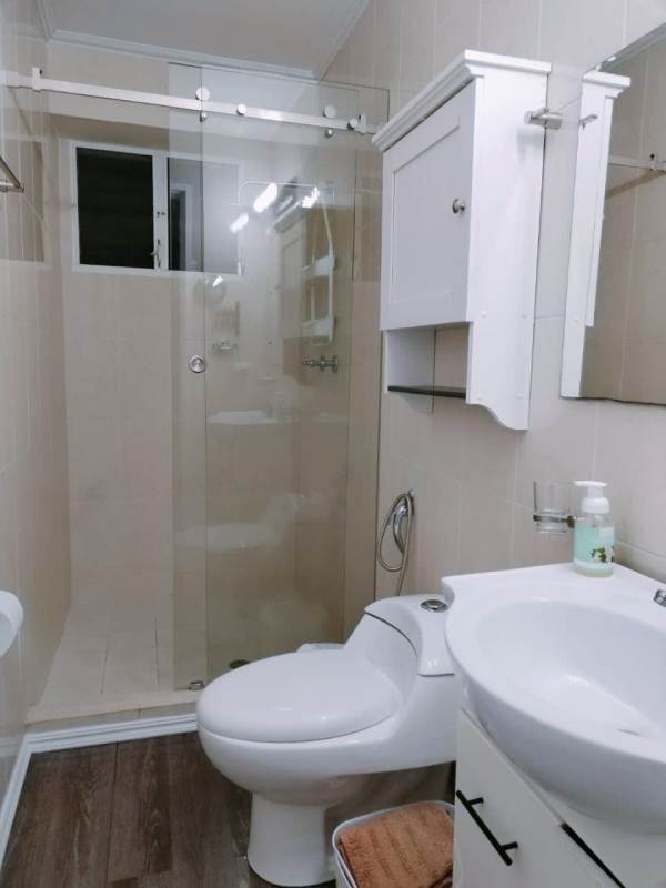 Kitchen with contemporary cabinets and stove ready space PH Majestic Garden Edison Park Panama