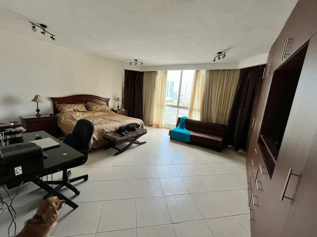 Large master bedroom with ensuite, city and bay views in PH Peninsula Panama