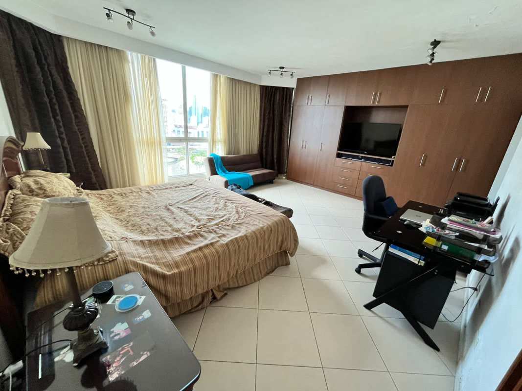 Bedroom with built-in closet, ensuite bathroom, windows at PH Peninsula Panama