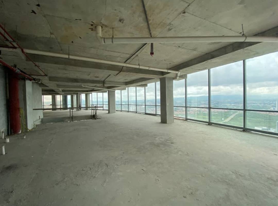 Unfinished gray office unit with ocean and city views for rent in Financial Park Panama