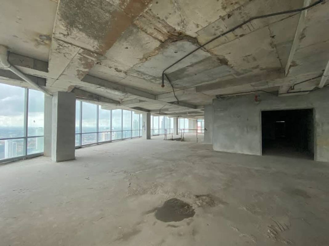 Impressive double-height lobby with escalator and luxury finishes in Financial Park