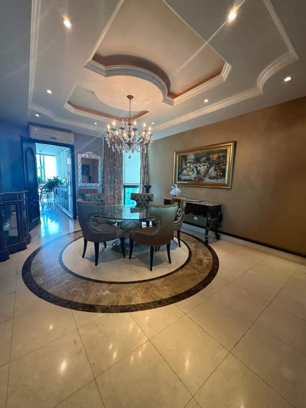 Spacious modern kitchen with island, granite countertops, pantry Ocean One Costa del Este