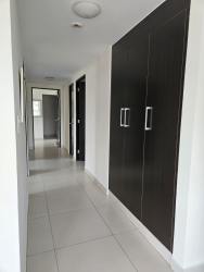 Modern hallway with built-in closets, porcelain tile floors PH Midrise Woodlands Panama Pacifico