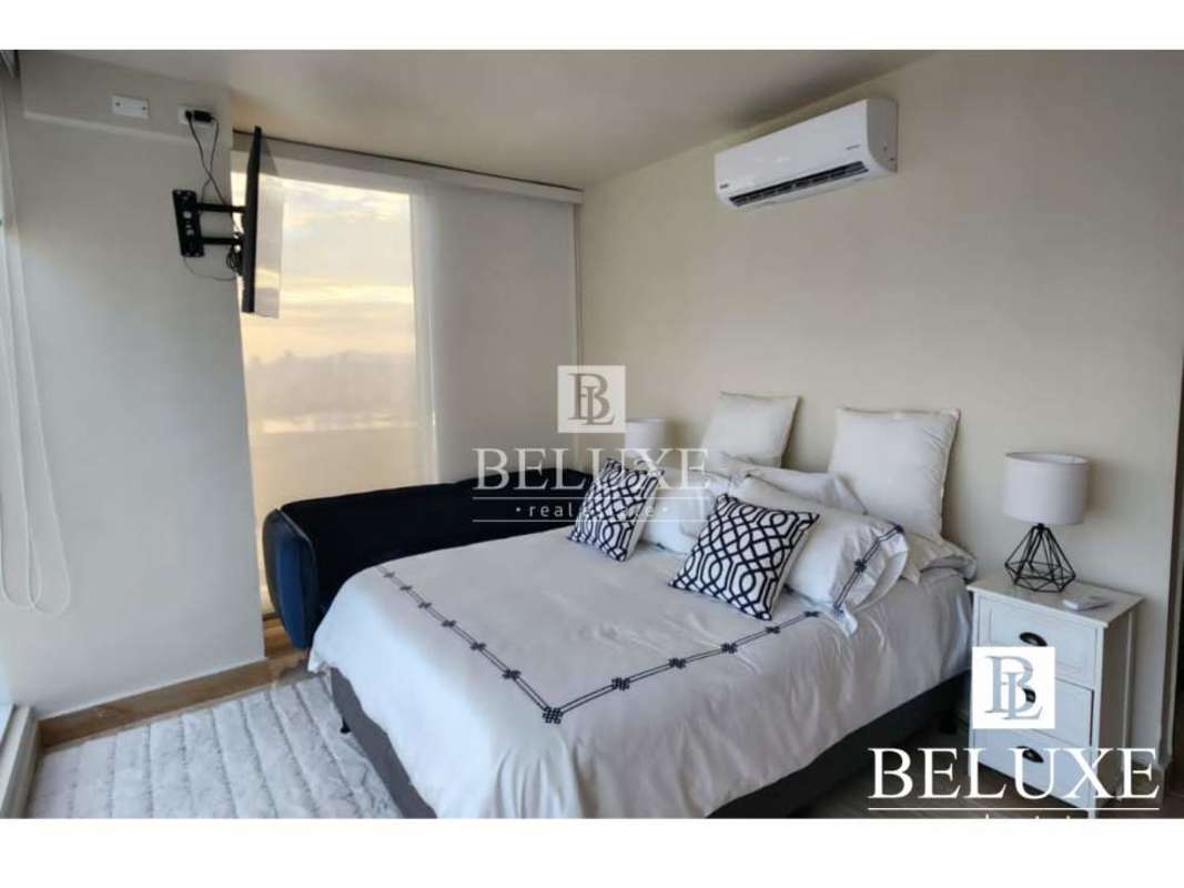 Bright second bedroom with city views in furnished apartment PH The Regent Costa del Este