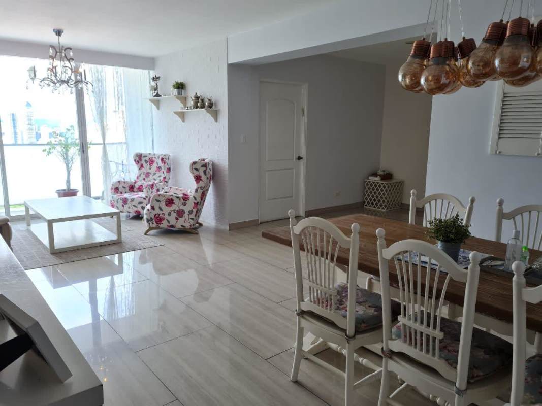 Bright dining room with panoramic ocean views at PH Paitilla Tower