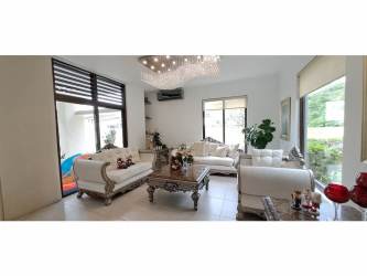 Dining room with sliding doors opening to garden PH Nativa Panama Pacifico