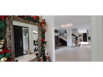 Bright living room with large windows, chandeliers and modern decor PH Nativa Panama Pacifico