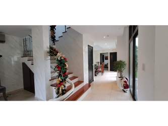 Spacious master bedroom with balcony and en-suite bathroom PH Nativa