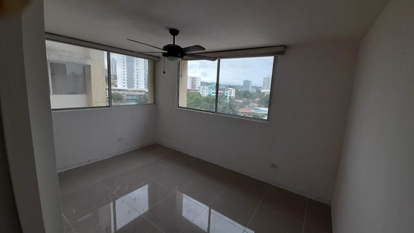 Bedroom with ceramic tile floor, built-in closet PH Park Place Parque Lefevre Panama City