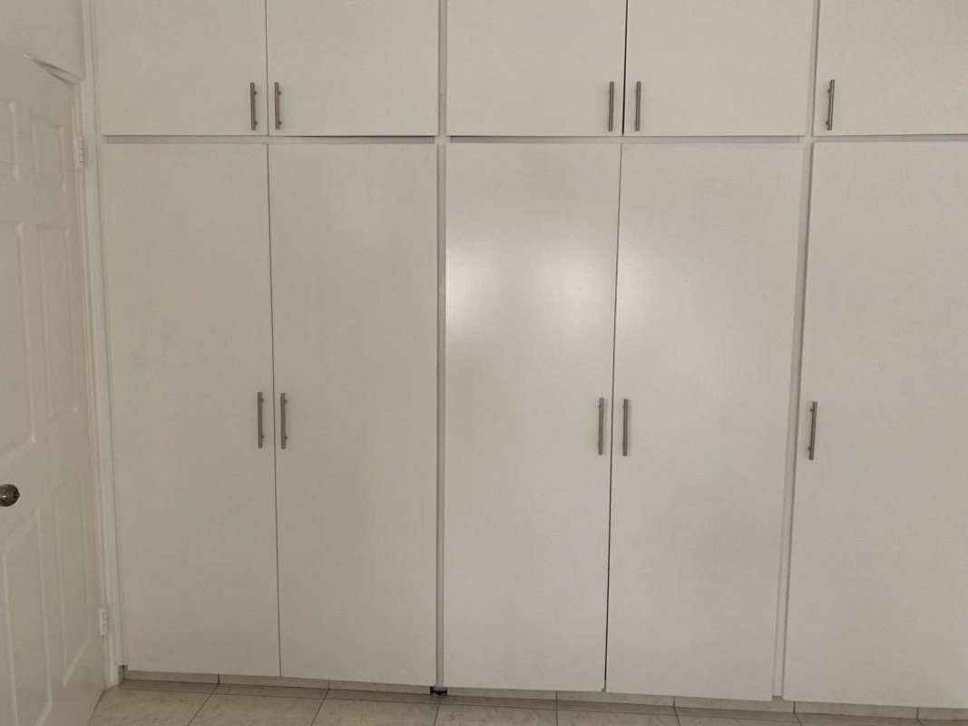 Built-in bedroom closets white finish in PH Hills Tower Panama