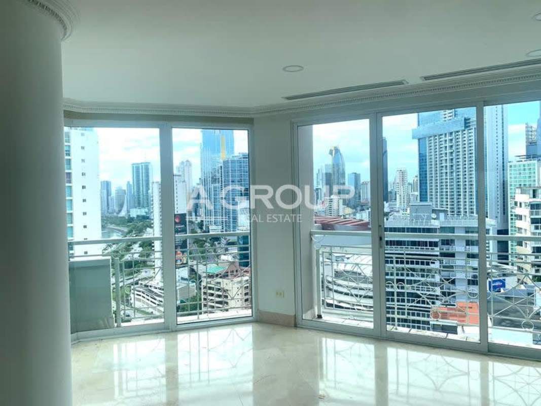 Contemporary kitchen with granite tops, panoramic window city views in PH City Tower Panama