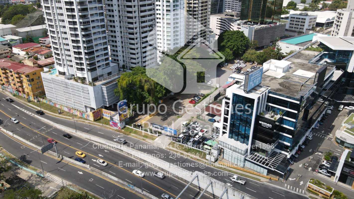 Available large commercial lot space with panoramic city views on busy Via Israel San Francisco Panama