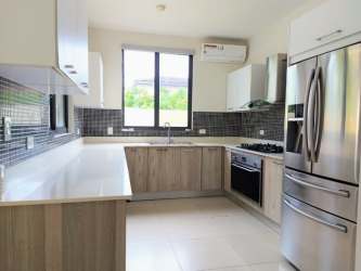 Bright living room with porcelain tile floors and large windows in Panama Pacifico