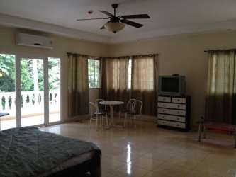 Furnished living room with dining area in duplex for rent Barriada Espinar Colón Panama