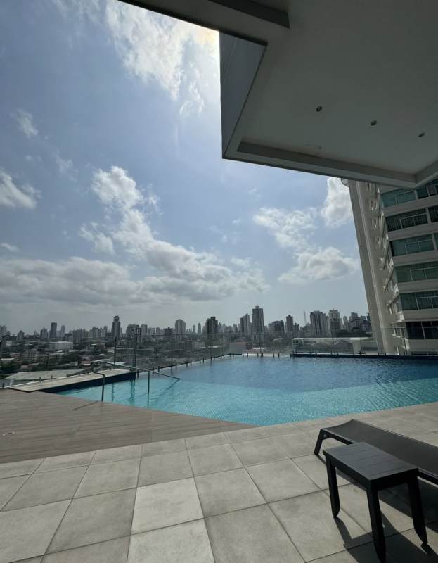 Infinity pool overlooking Panama City skyline at PH Vivendi Green Villa de las Fuentes