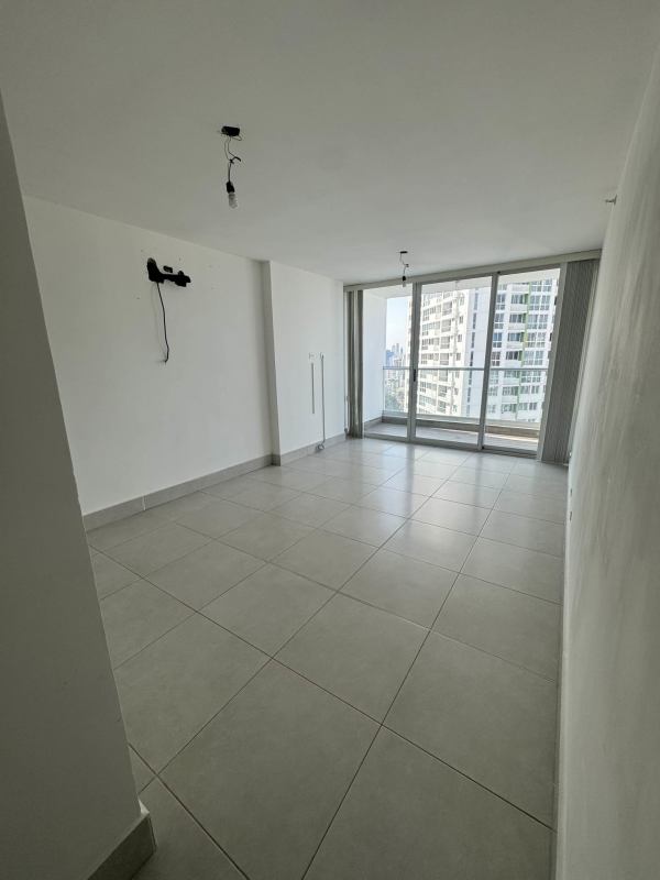 Bright living room with large tiles, balcony view of skyline at PH Vivendi Green Panama City