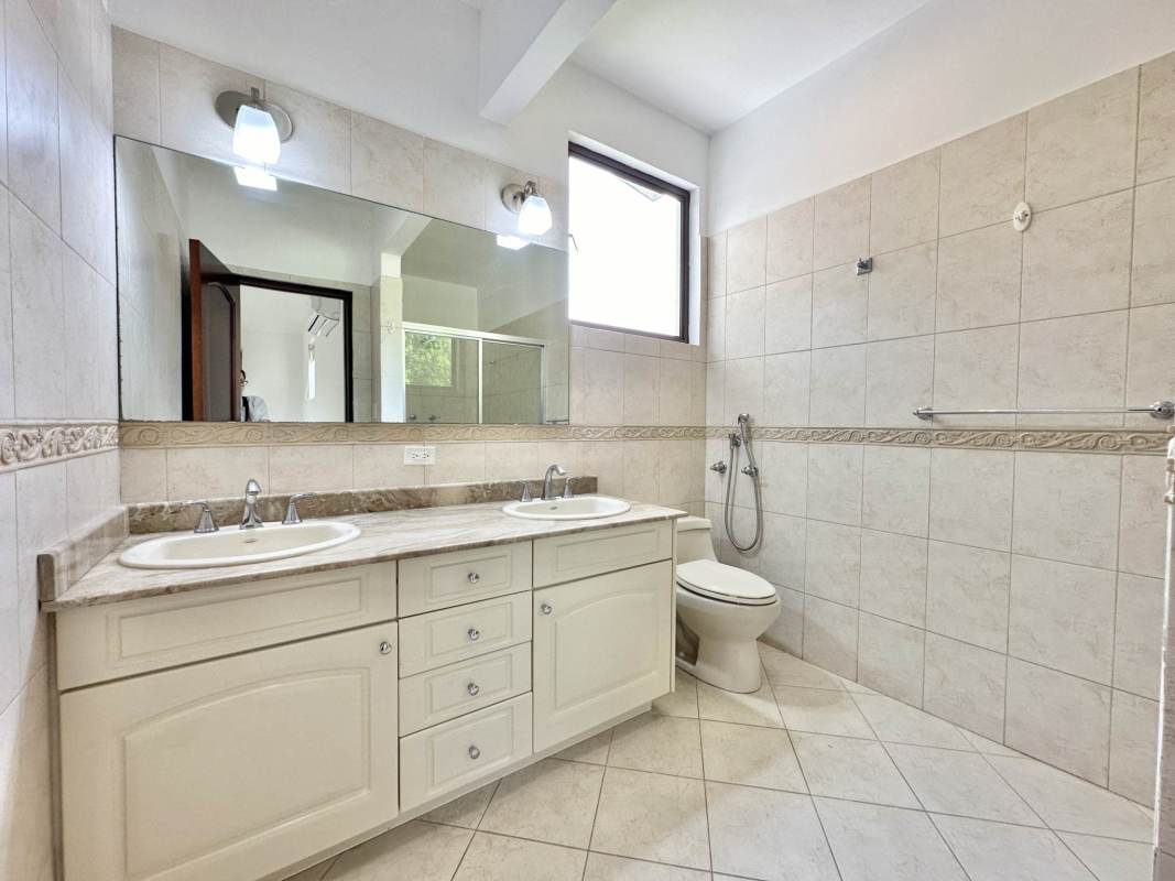 Spacious master bedroom with ensuite bathroom and garden views in Camino de Cruces home