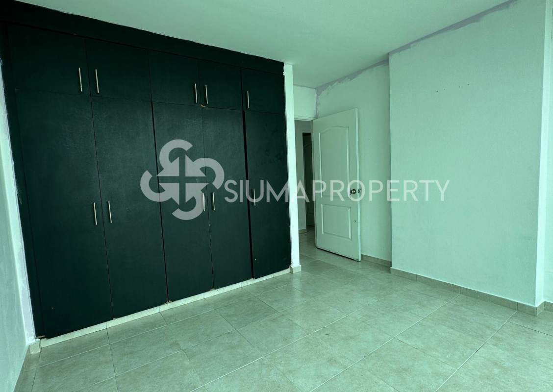 Apartment bedroom with built-in closet in PH Seawaves in Bella Vista