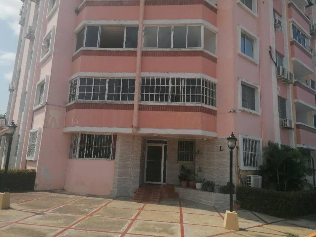 Bedroom with split AC, built-in closet at Parque del Este Don Bosco Panama City