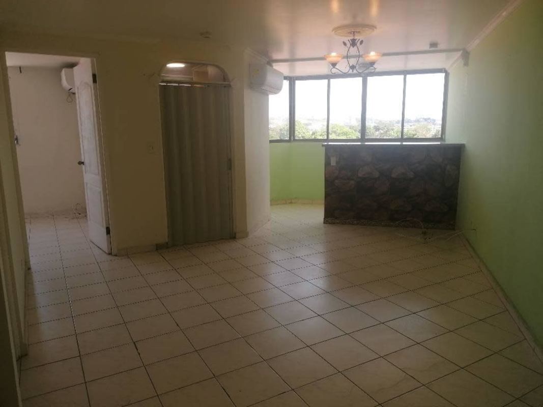 Remodeled kitchen with wood cabinets and granite countertops in Parque del Este Panama City