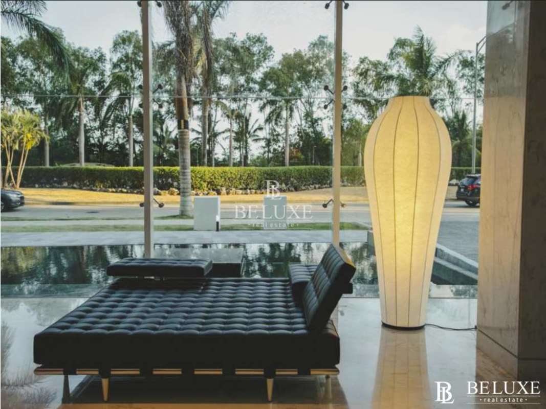 Elegant lobby with luxury finishes in PH Marea II Costa del Este Panama