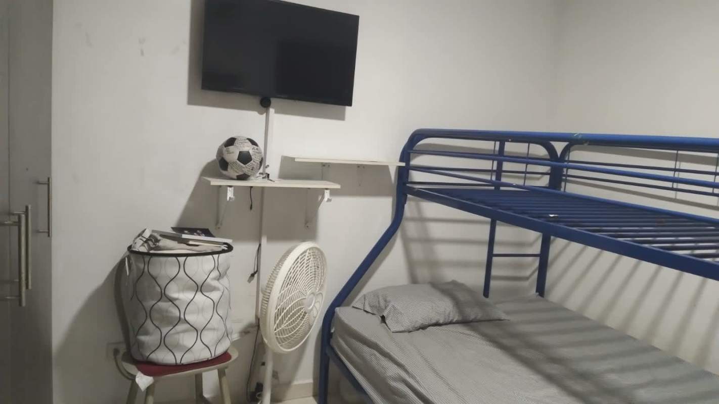 Bathroom with enclosed shower and tile finishing PH 19th Road Panamá