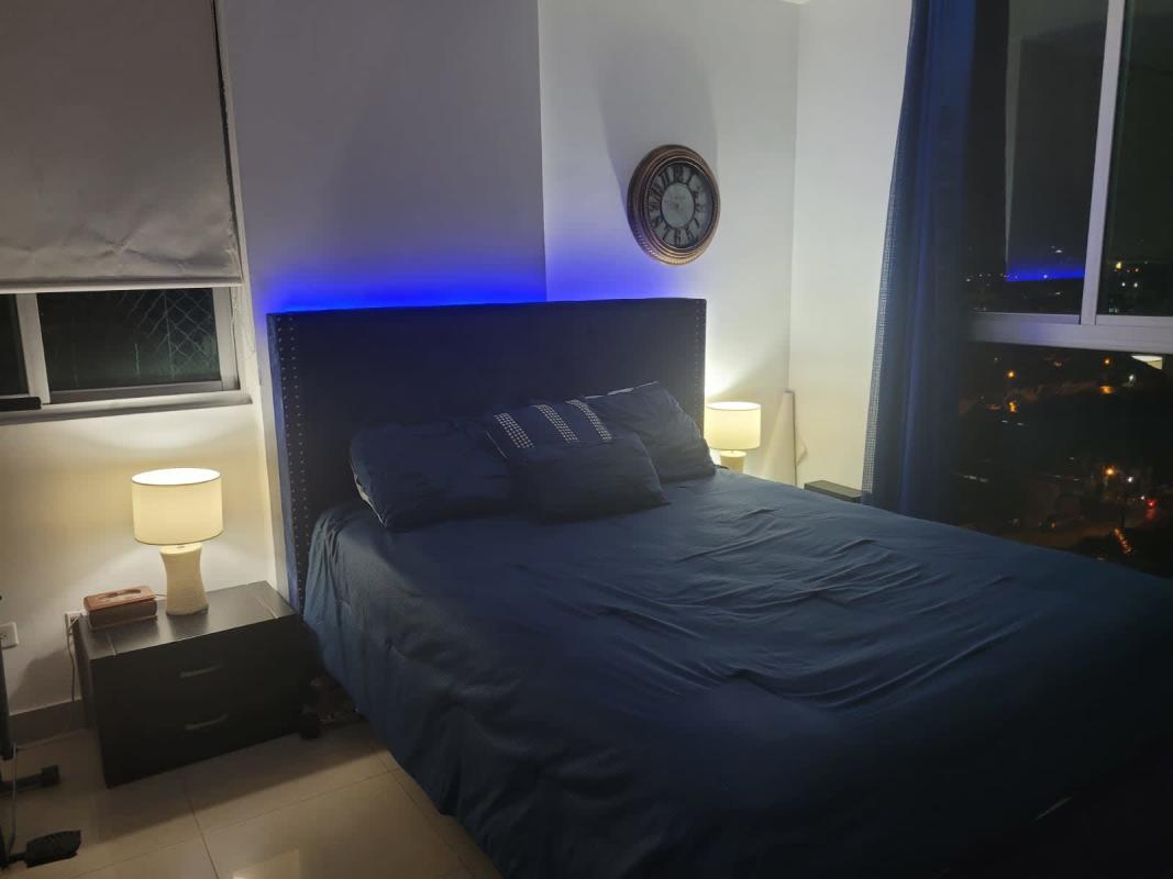 Secondary bedroom with closet and window city view PH Creta Panama for sale