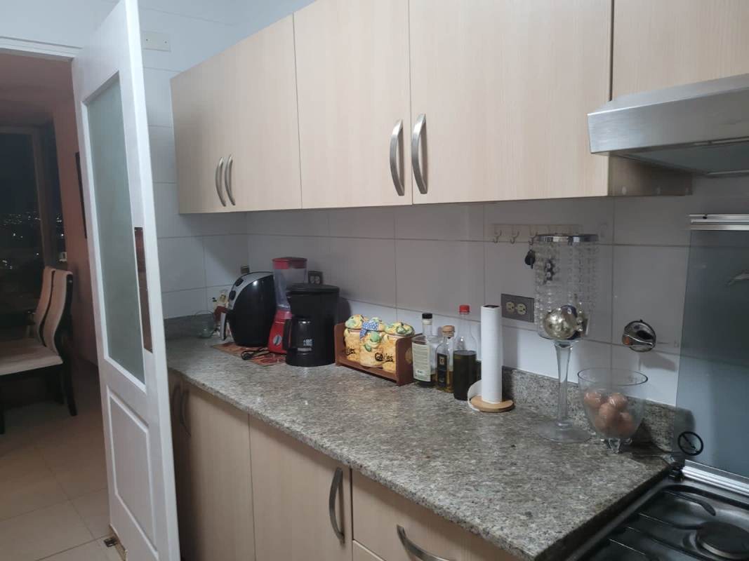 Bedroom with large window and closet PH Creta Chanis Panama City apartment for sale