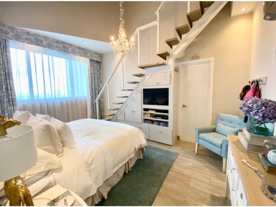 Spacious terrace offering panoramic ocean and skyline views from PH Pearl at the Sea Costa del Este