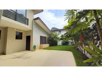 Exterior garden patio tropical landscape fenced backyard PH Nativa Panama Pacifico