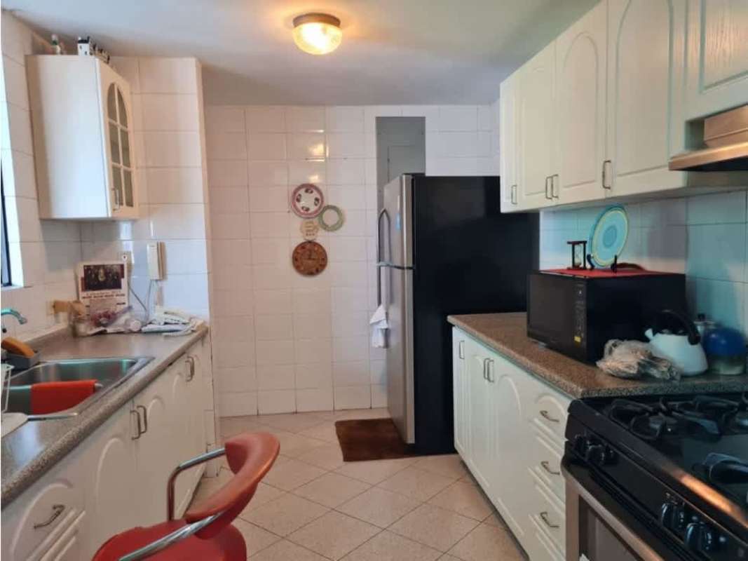 Traditional bathroom with double sinks and walk-in shower PH Brisas de Marbella Panama