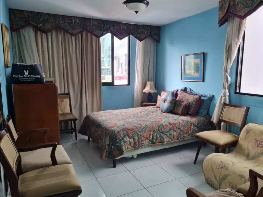 Bedroom with city views and natural light PH Brisas de Marbella Panama