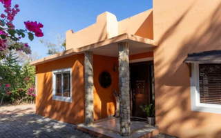 Beachfront House for Sale in Pearl Islands - 4 bedrooms