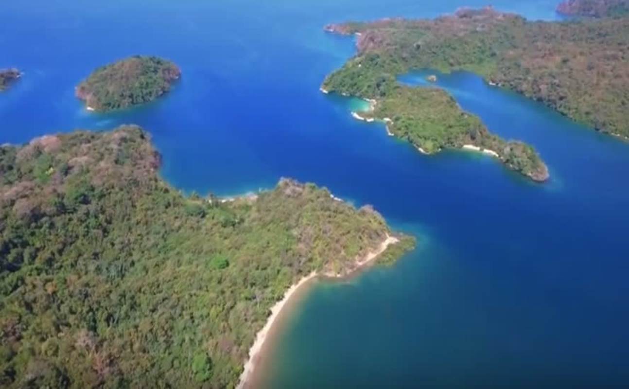 Archipelago cluster dense jungle clear blue water Panama