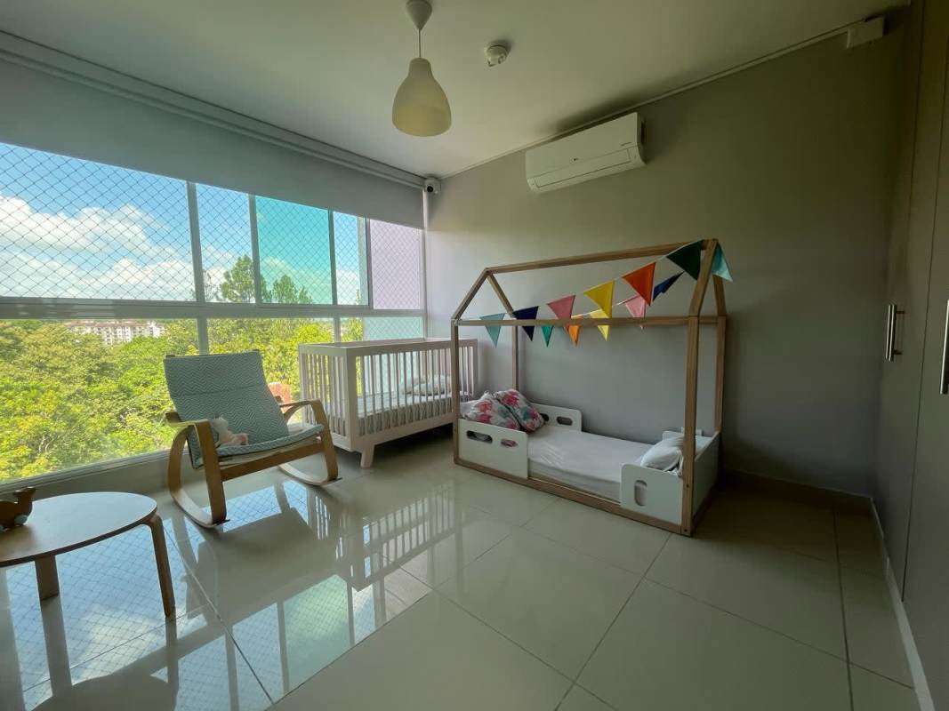 Kids bedroom panoramic window crib colorful decor PH Forest Gate Albrook Panama