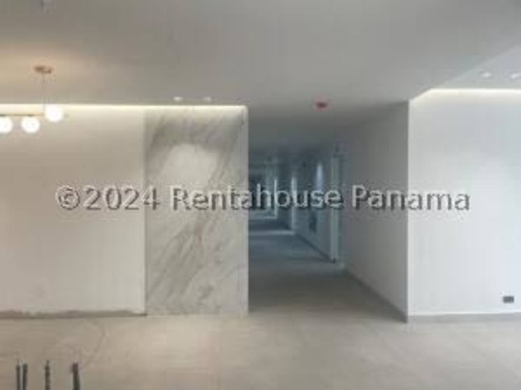 Bright hallway with marble accents in Torre Medica Via España in Panama